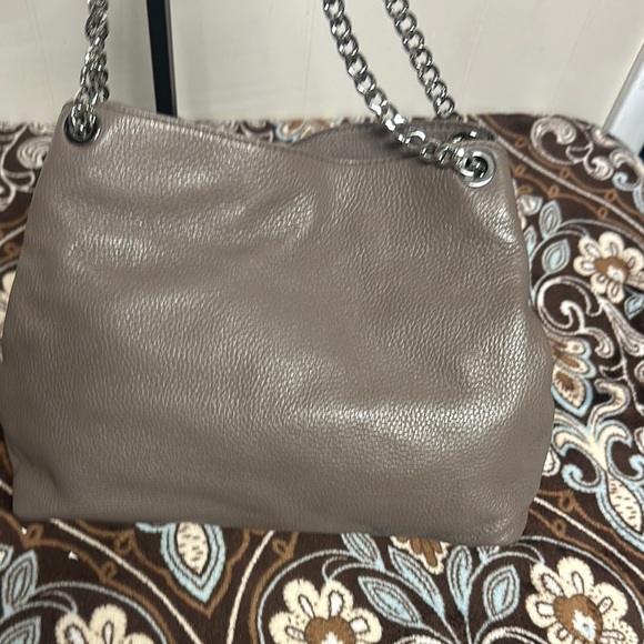 Michael Kors Jet Set Leather Shoulder Bag with Chain Straps - Picture 4 of 16